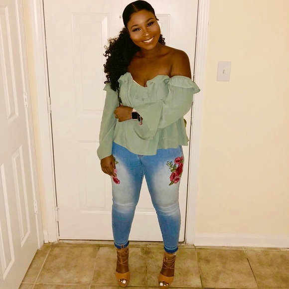 Meet your Posher! - Picture 1 of 4